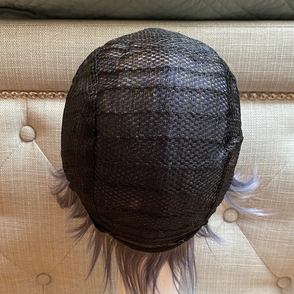 NWOT Short Grey Blue Bob Wig - Picture 8 of 9